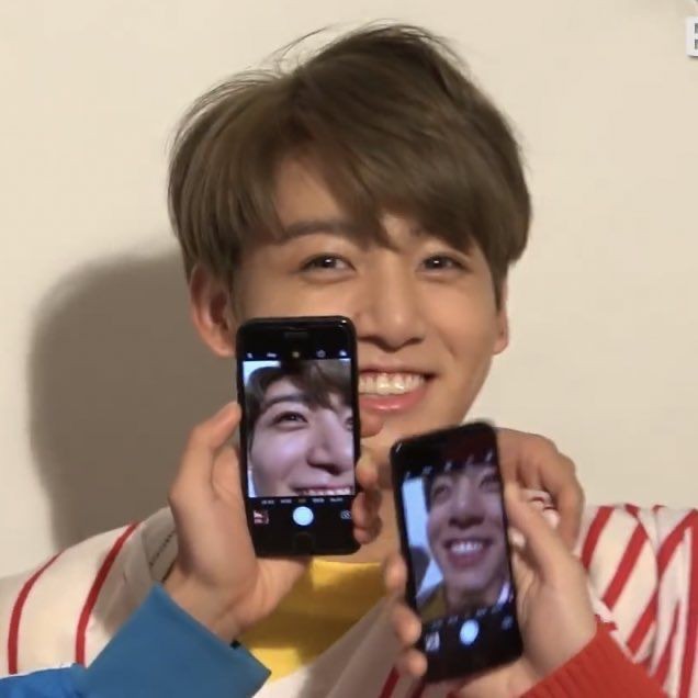 fleursgoogie's tweet photo. bts em: (não) deixe o jungkook sozinho por alguns minutos – a thread. https://t.co/DufnNFoSnK