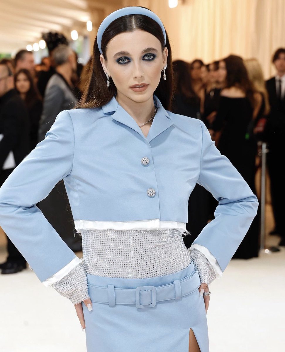 Tenille. on Twitter "Emma Chamberlain in what definitely looks like