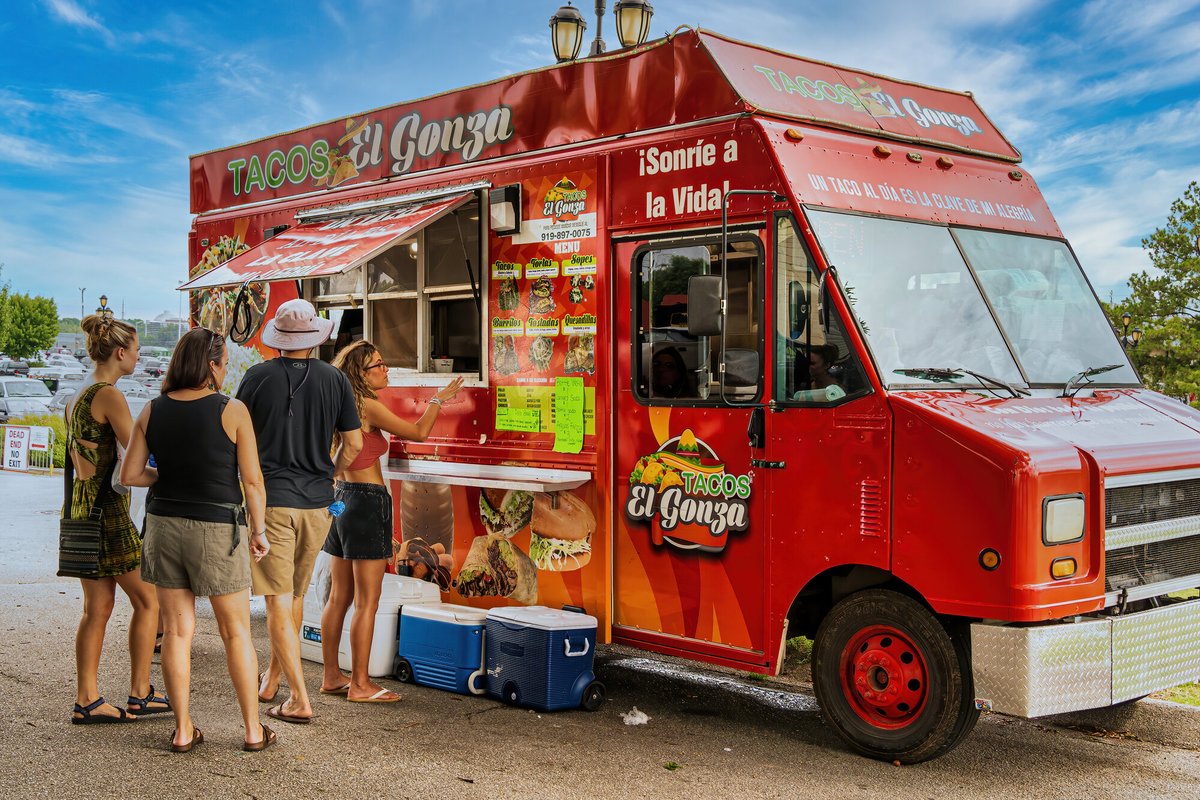 DomainSuccess's tweet image. Drive Your Way to Success: How TacoFoodTrucks(.)com Can Help You Monetize the Food Truck Industry🌮🚚😋domainsuccess.com/drive-your-way… 

#domaining #domainnames #domainsforsale #tacotrucks #foodtrucks #foodpreneur #domaininvestor