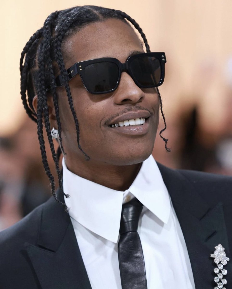 mrsawge11's tweet photo. PRETTY MF 😎 #asaprocky #MetGala2023 https://t.co/0OAYTqLmye