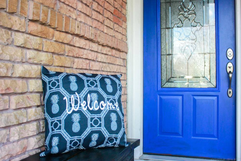 Are you decorating your outdoor space? Add pretty pillows using your Cricut and pretty fabric. I love the adorable pineapple fabric I used with a simple welcome greeting. 🍍🍍🍍

ift.tt/PZOc16e #cricutmade #cricutcrafts #cricutmaker