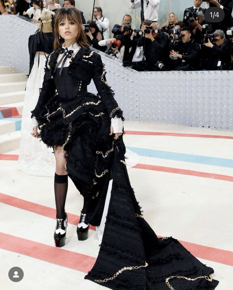 Vanessa on Twitter: "La verdad de las mujeres solo Anne Hathaway, Jenna