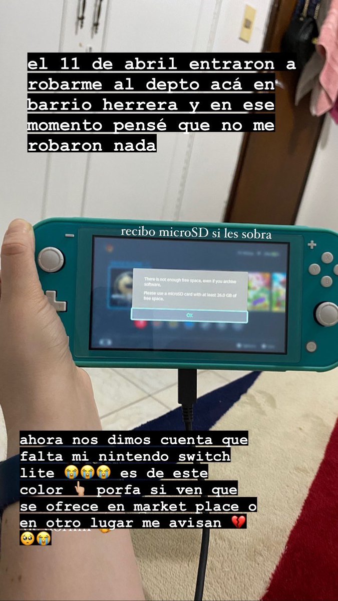 PauliTalavera's tweet photo. En abril entraron a mi departamento forzando la ventana pero creí que no me habían robado nada. Recién ahora pude percatarme que no está mi switch 😭 tiene una microSD de 32gb 💔 https://t.co/r1RjTuBDfJ