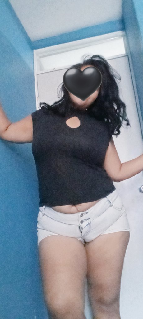 eelirosee's tweet photo. Me dijo una doña en la calle que debería darme vergüenza salir con ese short por qué se me ve toda la panocha 
Vergüenza andar viendo panochas en la calle oiga #compermisa 🐫 https://t.co/xDPk8h8yZL