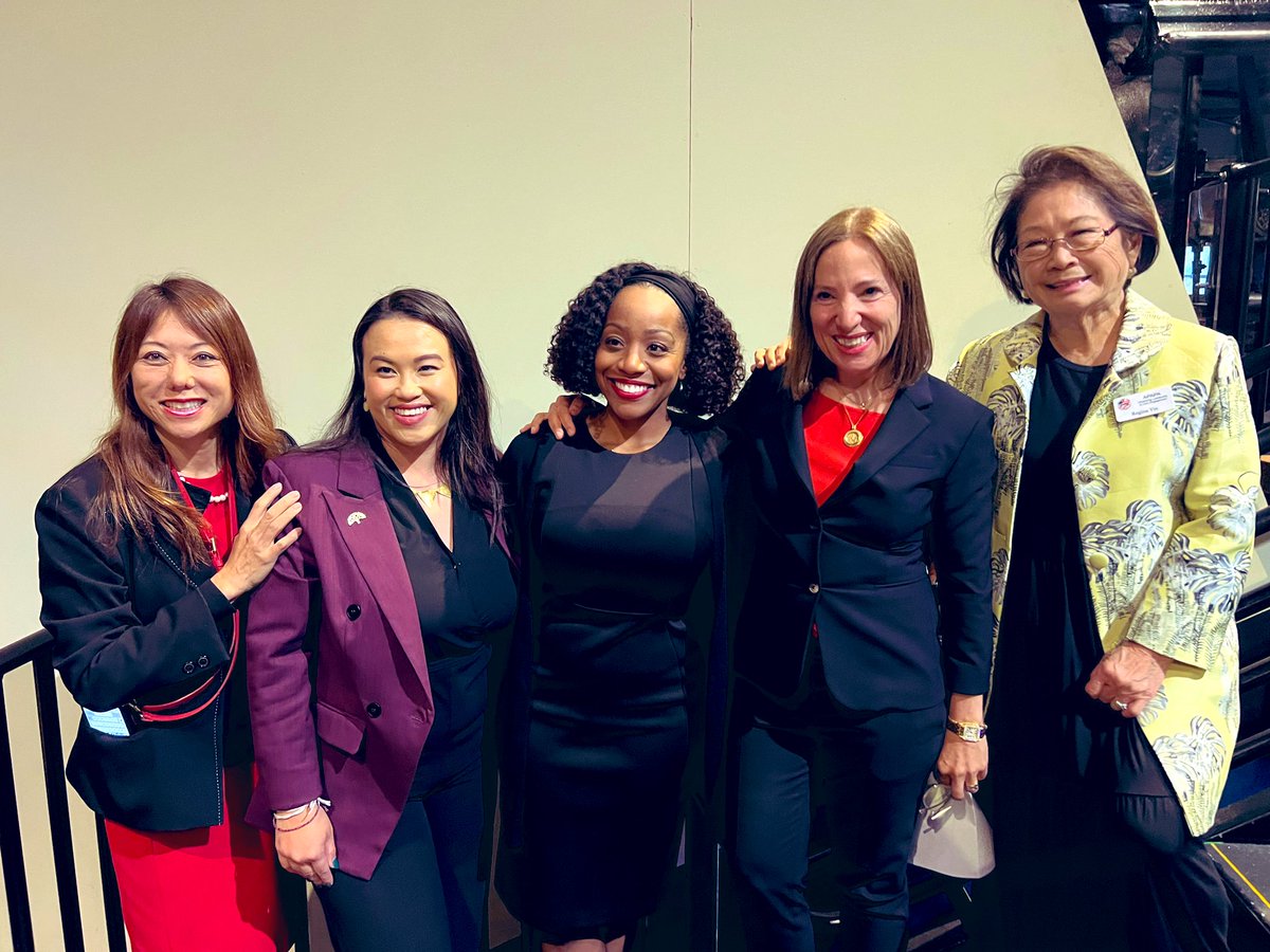 fionama's tweet image. Thank you @APAPAHQ for the recognition and congrats on 20 years of placing interns into elected offices, supporting our community like #stopaapihate, honoring our railroad workers and empowering AAPIs to run for office because  #representation matters! @EleniForCA @MaliaCohen