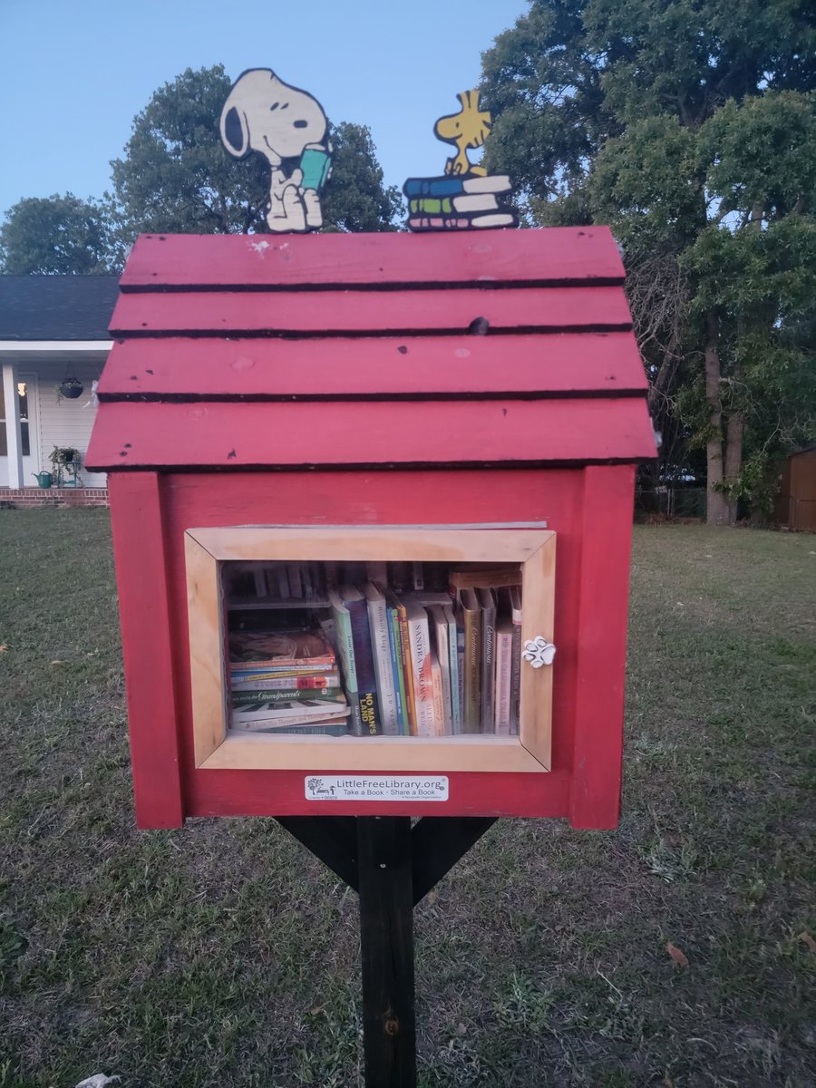 BeebsJoy's tweet image. Filled #freelittlelibrary box number 9 this evening. This time in Hope Mills!