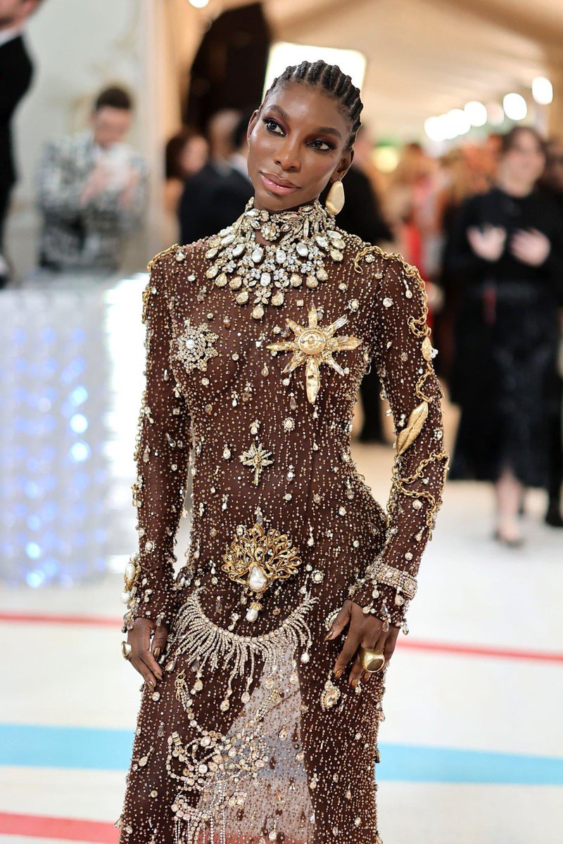 saintdoII's tweet photo. ashley graham in custom harris reed
yung miami in custom act no. 1
rihanna in custom valentino 
michaela coel in custom schiaparelli https://t.co/LfVKU2lHxU