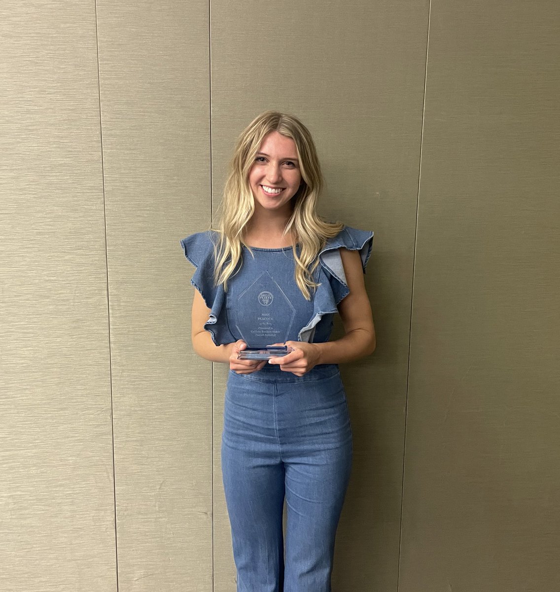 UIU_WBB's tweet photo. Miss Peacock is awarded to the senior who best demonstrates the ideals of a DII athlete.
 
Peacock Nation help us in congratulating our own @calrb5 on winning this years Miss Peacock! A very deserving honor for our “hustle,hustle, hustle” player! https://t.co/b24a8koD0C