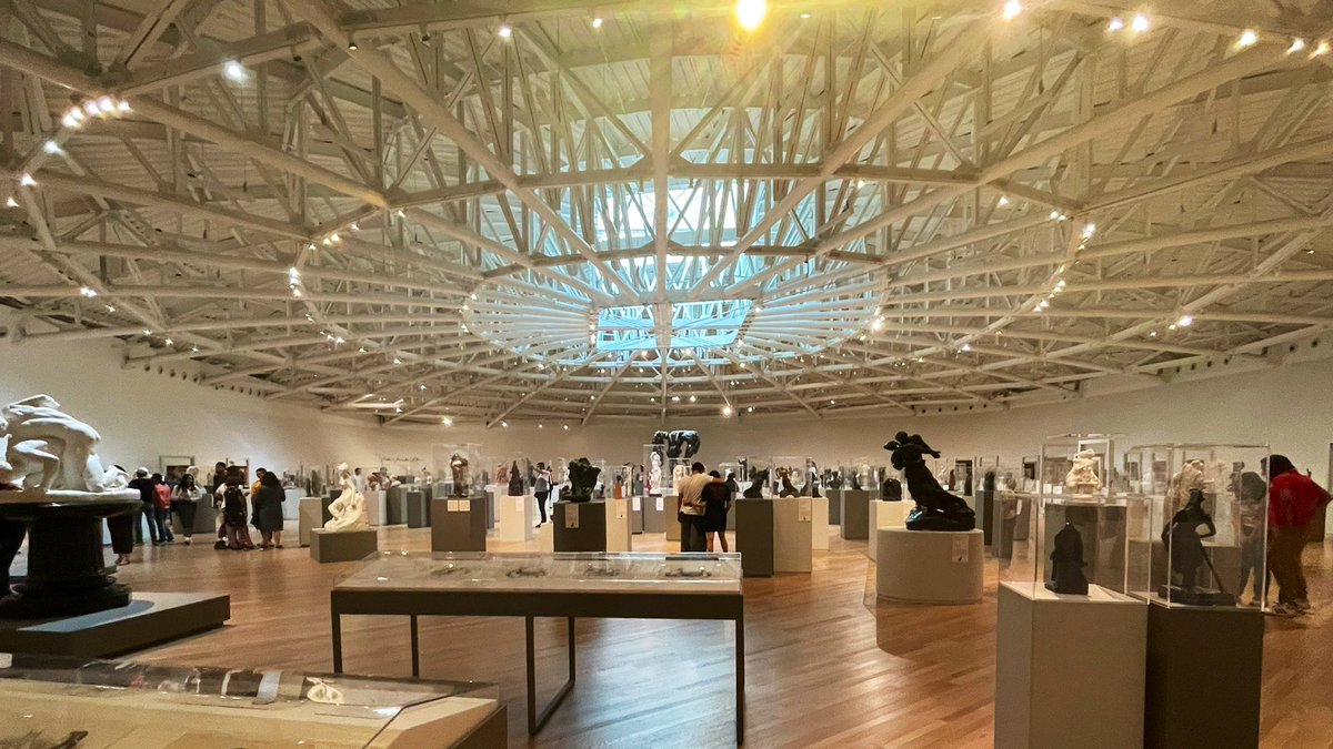 ussssssshi's tweet photo. インスタやPinterestで見かけるソウマヤ美術館。
中は展示空間が螺旋に繋がる。
カルロス・スリムという実業家のコレクションの展示で、金持ちすぎて入場も無料。
とにかくすべてのスケールがでかい。
#MuseoSoumaya
#Mexico https://t.co/Ck7RTbAQcf