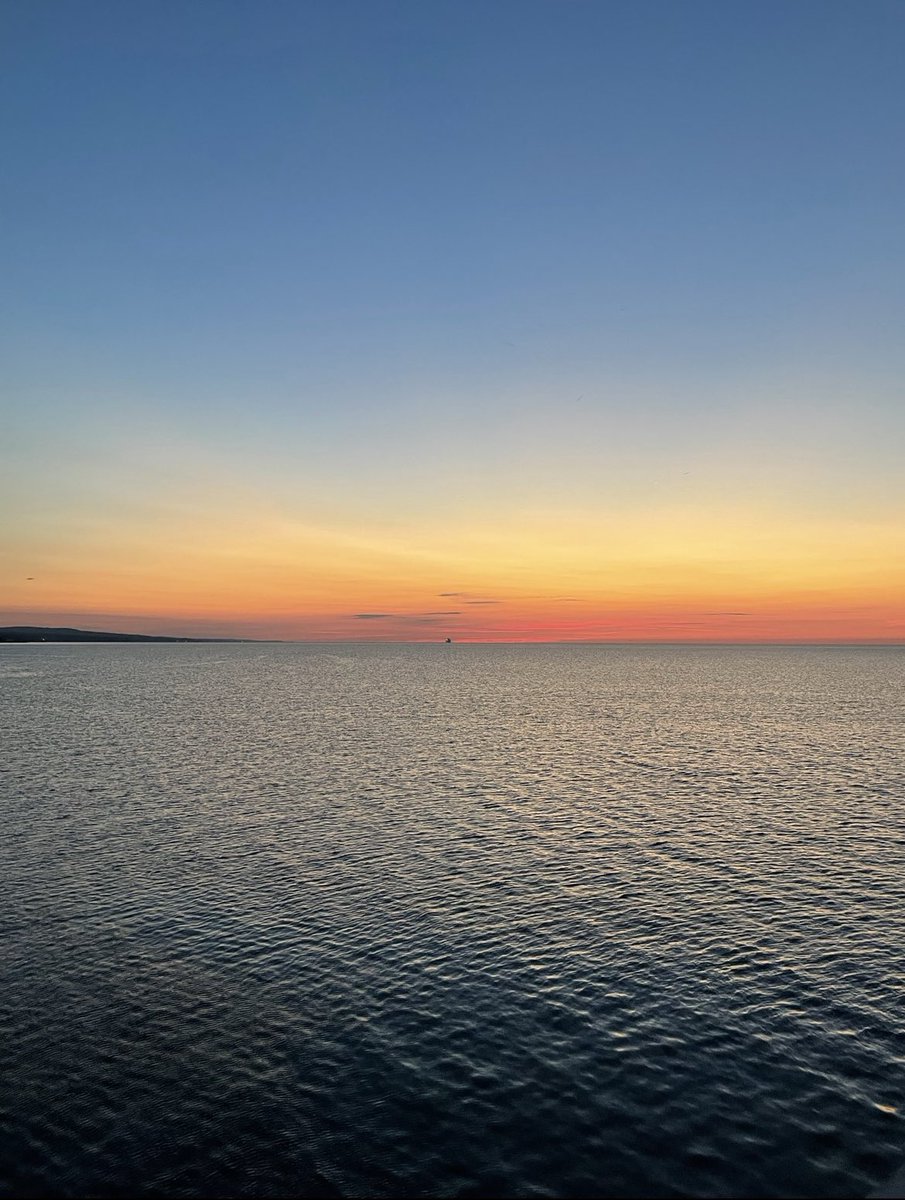 Jerrygolfer79's tweet image. RIP Mr Gordon Lightfoot. Every time I visit Lake Superior I hear your Edmund Fitzgerald tribute song. Thank you for sharing your music. Godspeed. 🙏🏻 ❤️ 🙏🏻