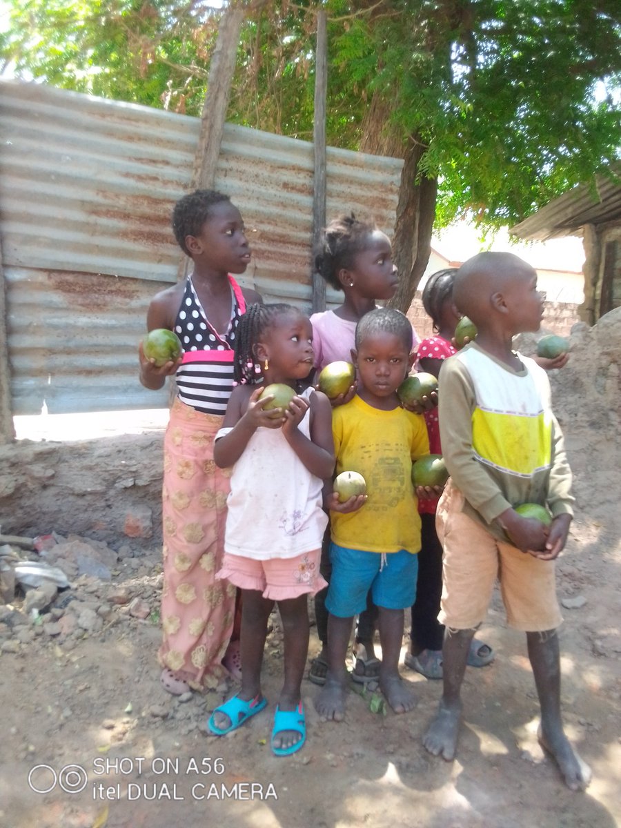 Dampha121's tweet photo. Helps hands for us here please 🙏🙏😭 God 🙏 help us 😭🙏🙏 me and my younger siblings children's 😭🙏 https://t.co/sjyRS9XPpF