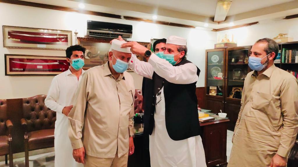 akhunkhail56's tweet photo. A symbol of Honour &amp; Respect.
2nd May,

#DirCaps #ExploreDir #ديروجۍ_ټوپۍ #culture #caps #News #Dir #tradition 
@rahimshahUSA 
@ChMSarwar
@ShahramKTarakai
@NeelumArshad
@AsifIqbalReal 
@Meer_PPP_
@VoiceOfDir 
@dirojy1 @tajdar22 
@110_butt https://t.co/jtYsl9cdt2