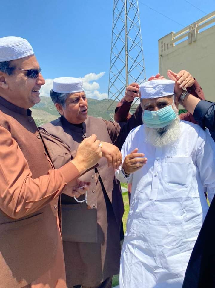 akhunkhail56's tweet photo. A symbol of Honour &amp; Respect.
2nd May,

#DirCaps #ExploreDir #ديروجۍ_ټوپۍ #culture #caps #News #Dir #tradition 
@rahimshahUSA 
@ChMSarwar
@ShahramKTarakai
@NeelumArshad
@AsifIqbalReal 
@Meer_PPP_
@VoiceOfDir 
@dirojy1 @tajdar22 
@110_butt https://t.co/jtYsl9cdt2