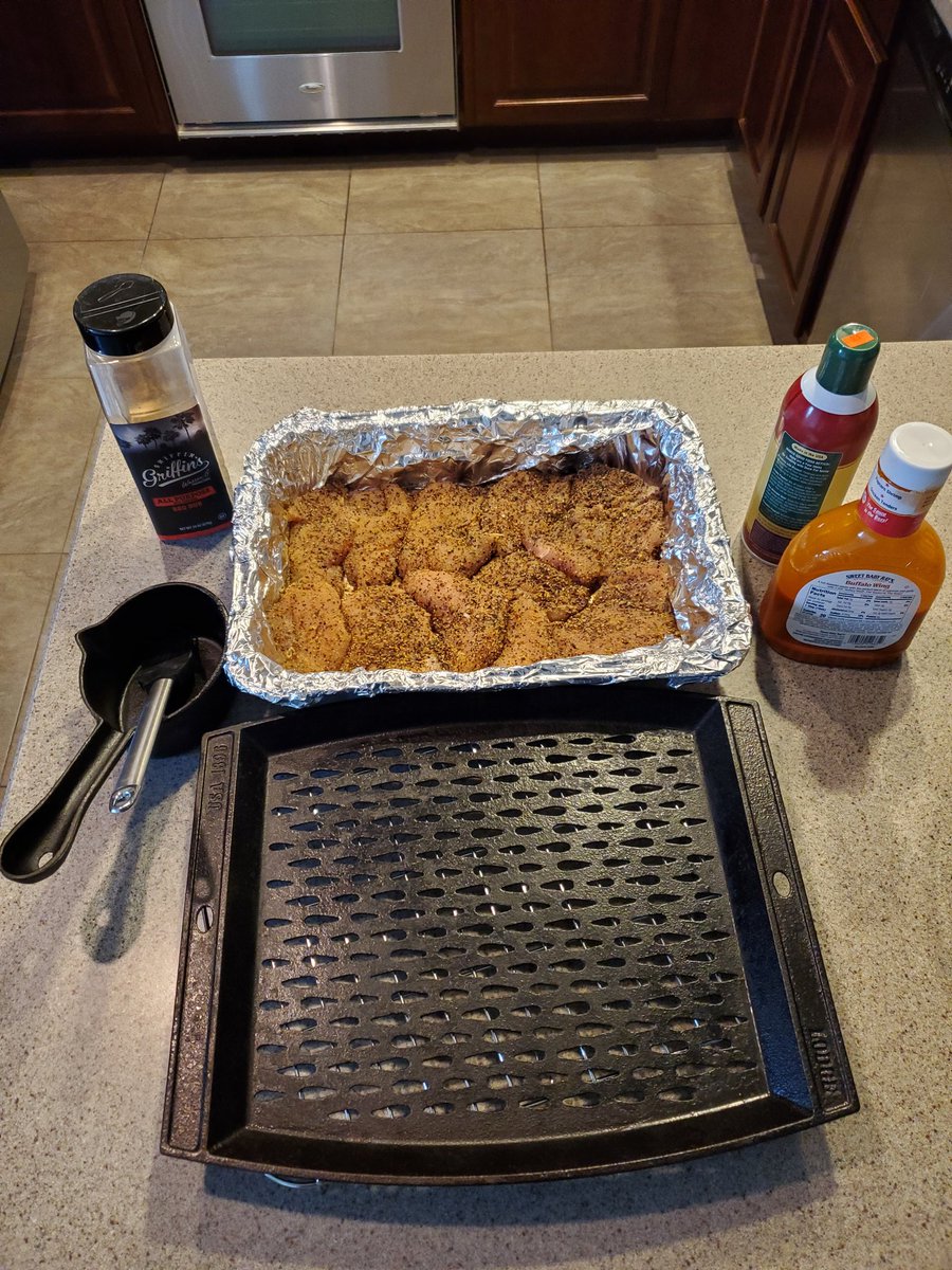 Just a Little Chicken Breast 💪🏿 @sniffingriffins @LodgeCastIron @bbcharcoal @Thermapen @OklahomaJoes @duckfatspray @Safeway