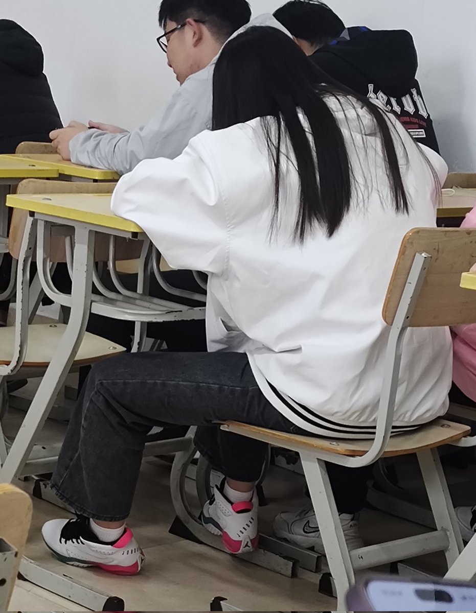 theseus2002's tweet photo. 好久没发了，之前拍的同学，看看怎么样
#打胶 #恋足 https://t.co/JnULirxjjf