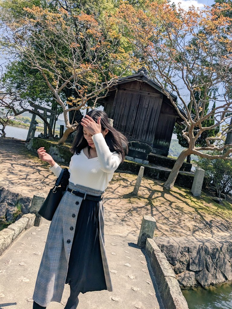9163Taka's tweet photo. 会社に休みをもらって
超久しぶりに奥様と二人でデートにでかけております

池の真ん中に浮かぶ須濱神社へ行き
今から好古園🚘 https://t.co/N3owZH4uXE
