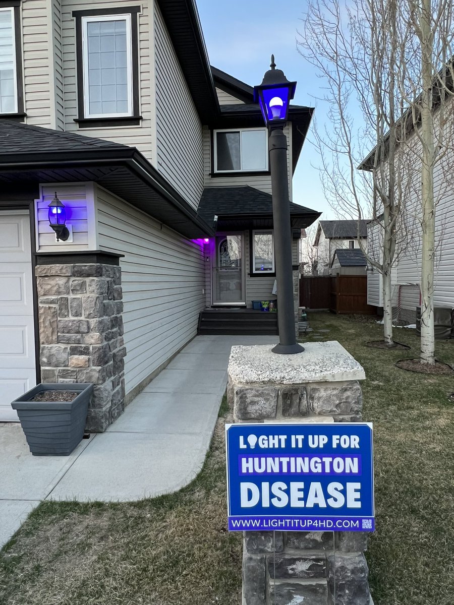 MrsRees2010's tweet photo. May is HD awareness month #lightitup4hd https://t.co/ZwIYB8ZEnk