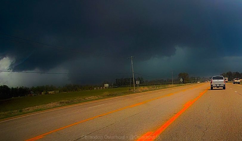 Osterhout1993's tweet photo. Massive EF3 tornado as it carved a path of destruction across the town of Wynne. 

The tornado peaked in intensity over the community. 

As it grew into a dark wedge, max width was measured at 0.90 miles wide and winds of 150mph. 

4 fatalities and 26 injuries occured. #arwx https://t.co/BmikhBiXR7