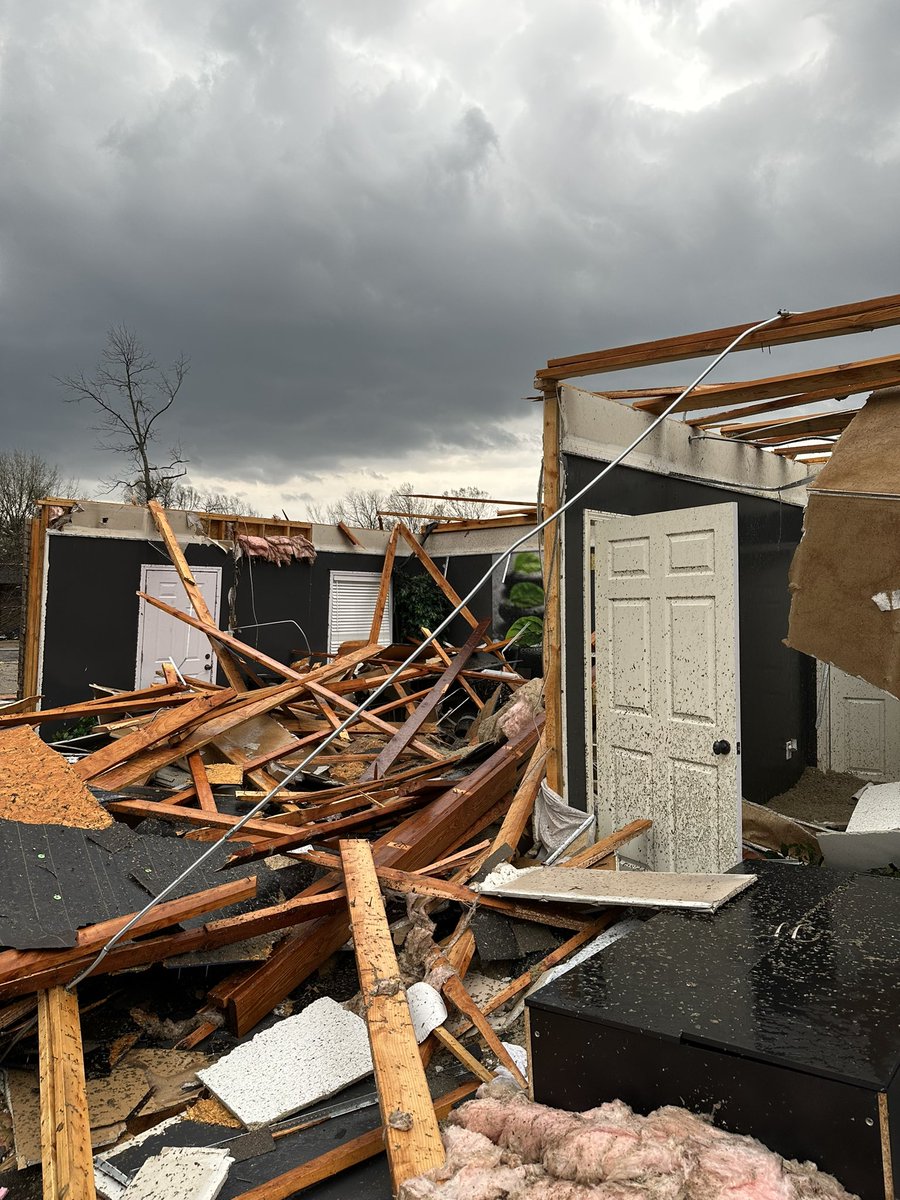 Osterhout1993's tweet photo. Massive EF3 tornado as it carved a path of destruction across the town of Wynne. 

The tornado peaked in intensity over the community. 

As it grew into a dark wedge, max width was measured at 0.90 miles wide and winds of 150mph. 

4 fatalities and 26 injuries occured. #arwx https://t.co/BmikhBiXR7