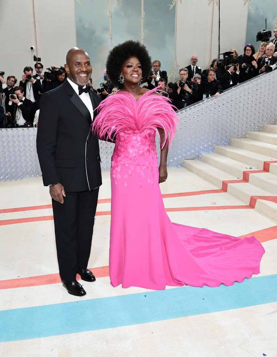Viola Davis wearing pink to the MET gala when Karl was known for hating pink. She’s an icon, she did what she had to do, she said “fuck that man”. I love it!! #MetGala