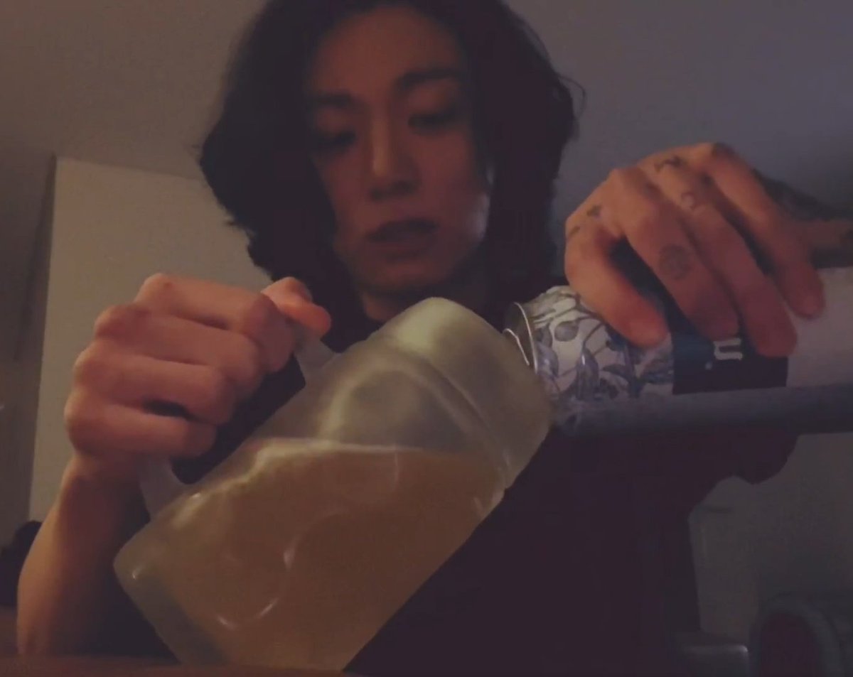 marsmoonchild24's tweet image. Taking selcas with Yoongi while having a drink with bestie JK #ARSD #ARMYSelcaDay #improvising @BTS_twt 
(Pls look at the twt below, ty &amp;lt;3)