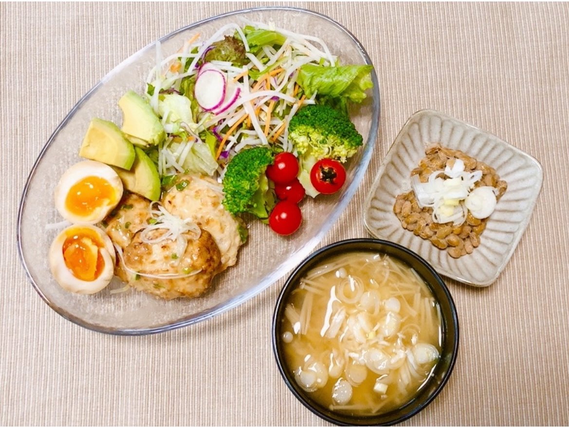 emiry_oinari's tweet photo. ①脂質を減らし、タンパク質を増やす！
②糖質多めの食事の前に食物繊維！
③1駅手前からウォーキング！

脂質を減らすために調理法を茹でたり蒸したり工夫してます。お肉を選ぶ時も脂身の少ないものを選ぶように気をつけたり。

#わたしのおすすめ内臓脂肪ケア
#PR https://t.co/Z7RJ6iw1NP