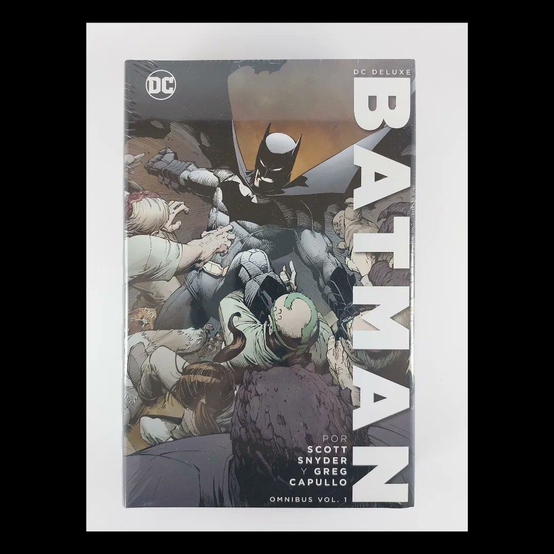 comicquestcol's tweet photo. Mayo viene con todo y no podian faltar los descuentos. #batman #batmannew52 en edicion #omnibus en preventa y con 10% de descuento. No te quedes sin el tuyo, siempre aquí en #comicquestcol #batmandeathinthefamily #batmancourtofowls #batmanzeroyear #comiccolombiano #geekcolombia https://t.co/gEVJowB1aH