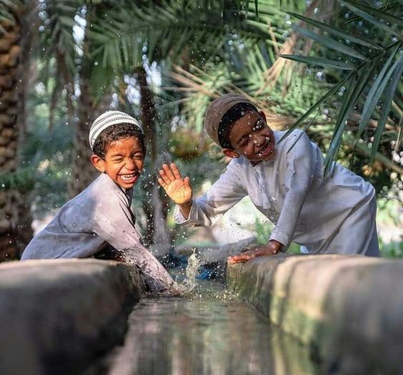 jamaliaat's tweet photo. " صباح الخير، ثم رسالتي لك هذا الصباح:
لا تشوه يومك المشرق باجترار آلام الماضي أو مخاوف المستقبل!
بل خذه كما هو .. نقياً ندياً رقراقاً مغسولاً بضياء الشمس .. وأحسن الظن بالذي منحك إياه، فهو أعلم بمحتواه " (م)

#جماليات 
#صباح_الخير https://t.co/65qpPdoURF