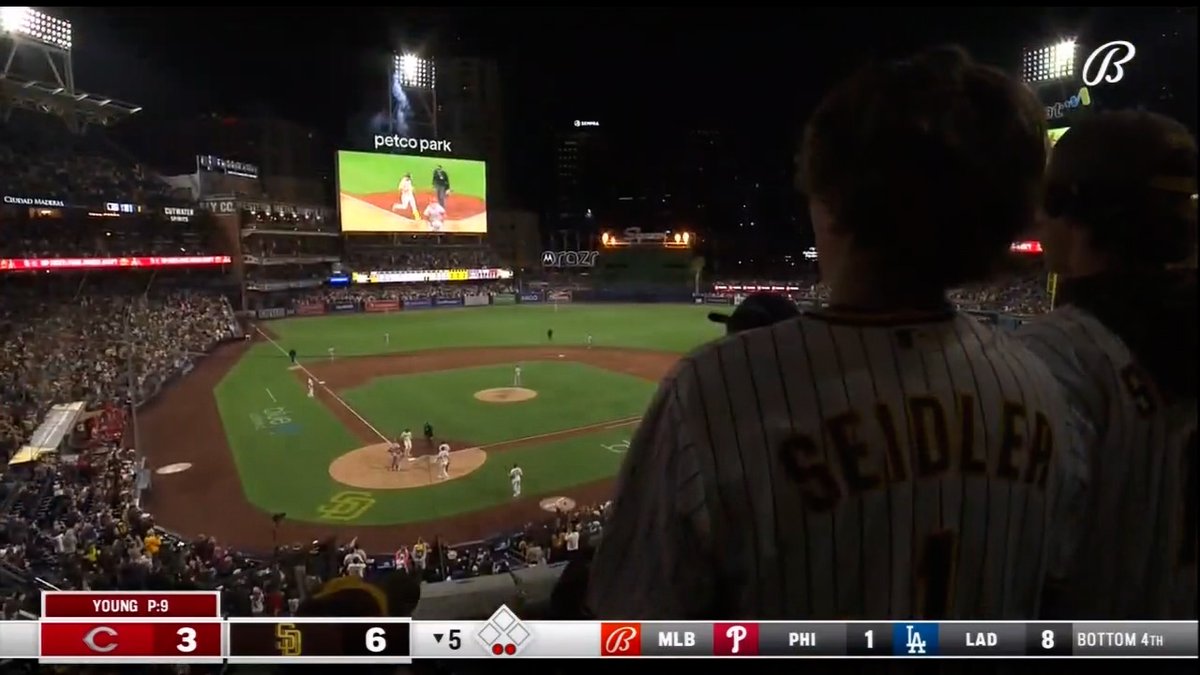 aedmondstv's tweet photo. The Seidler jersey with HSK 3 run bomb in the background is everything! #padres https://t.co/pC9es1Ndu5
