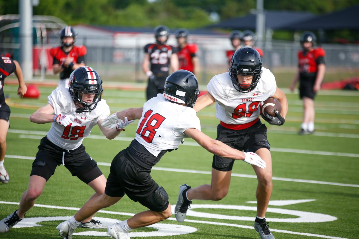 AnnaFrost54's tweet photo. A Couple of my fav shots from so far this spring season! I can’t wait for the spring game! @leopardfootball https://t.co/yM4UtZvdg9