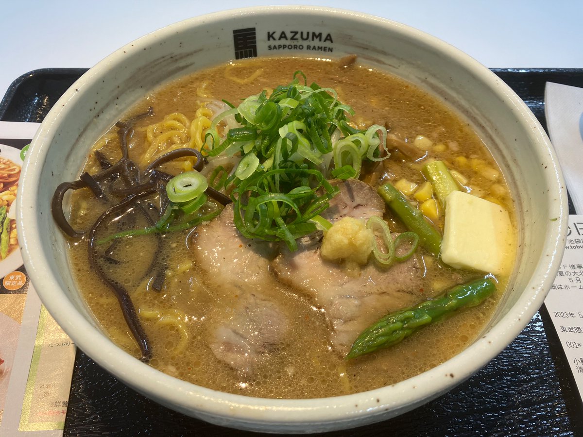 minagoro1994's tweet photo. 今日が前半最終日なのでリピート😹
札幌ラーメン麺屋一馬さんの北海道産アスパラとバターが入った味噌ラーメン🍜催事限定メニューで東京や関東���子にはバターコーン入り味���ラーメンや明太子入り豚骨ラーメンがウケるのだが😅バターと味噌ラーメンの組み合わせは普通にいけまっせ！😋🍜
#3756飲食録 https://t.co/OKAiRz0Y4v