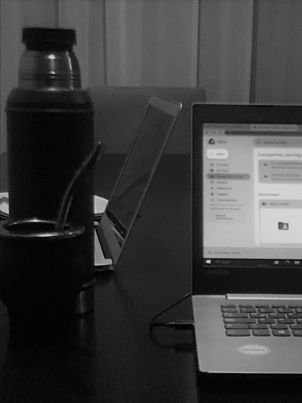 florchi_isnard's tweet image. Terminando este 1 de mayo como se debe. 💫 #Programando