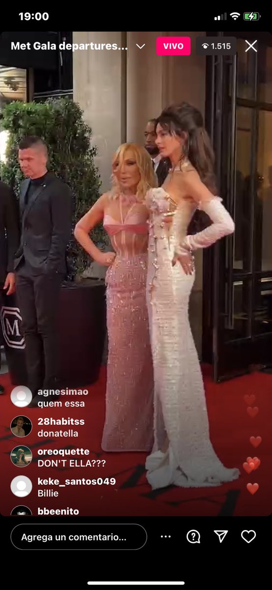 maribqg's tweet photo. DONATELLA Y ANNE MIS REINAS https://t.co/lC8cook2PV