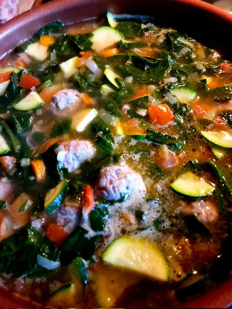SeuTesouro's tweet photo. Another homemade soup for dinner with the #Goodknights Perfect for a cool evening like tonight! https://t.co/b8iM6z5Pyf
