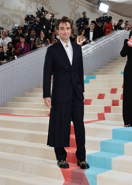 AwardShowUpdate's tweet image. .#robpattinson at the 2023 Met Gala Celebrating "Karl Lagerfeld: A Line Of Beauty" 
#MetGala