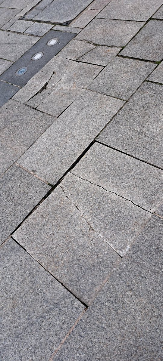 PlymouthChaz's tweet photo. Where's the maintenance?. It's a hazard. @plymouthcc @PlymCityCentre @PressSteveH @SharonTiday Absolute nightmare for people with #disabilities #visuallyimpaired @PlymouthJon #RT https://t.co/KQWedT3aNe