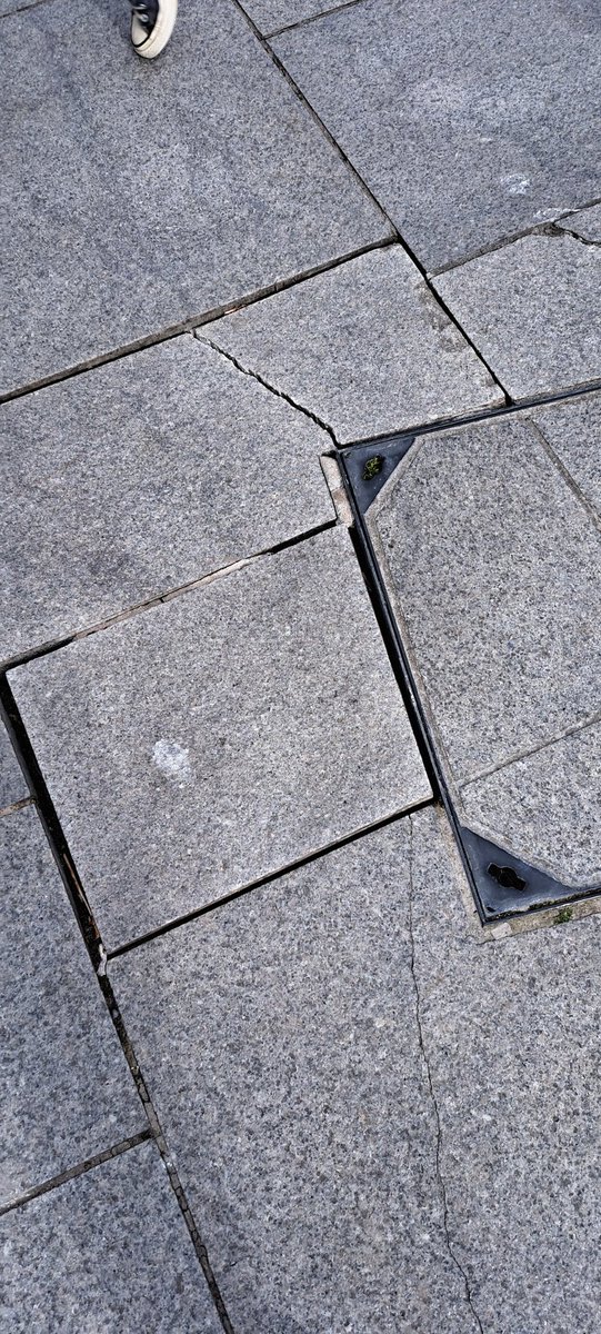 PlymouthChaz's tweet photo. Where's the maintenance?. It's a hazard. @plymouthcc @PlymCityCentre @PressSteveH @SharonTiday Absolute nightmare for people with #disabilities #visuallyimpaired @PlymouthJon #RT https://t.co/KQWedT3aNe