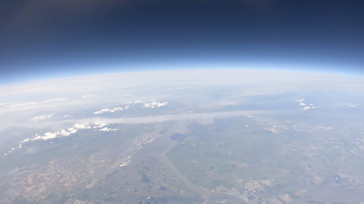🚀 To infinity and beyond! Another successful weather balloon launch for Applied Science Research (ASR) students this spring! 

Read the full story on our website. menloschool.org/live/news/3889…