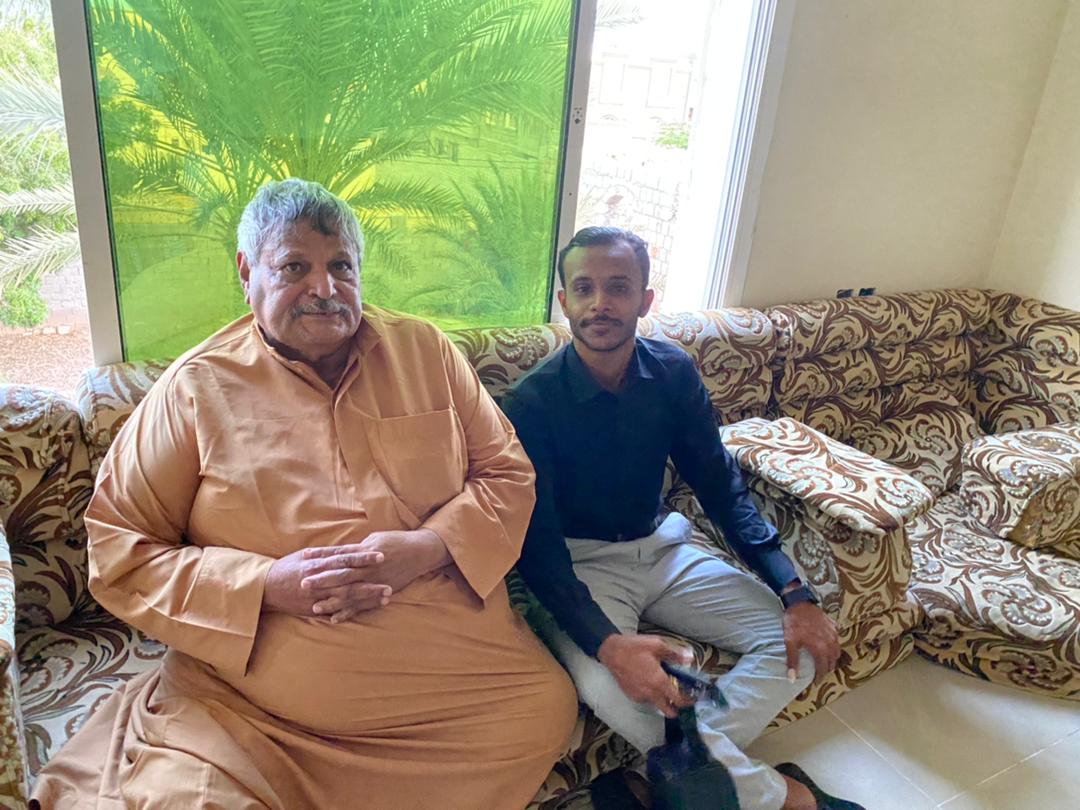 baraa9985's tweet photo. قمنا بزيارة معايدة الوالد الأستاذ عوض حاتم رئيس المؤتمر الشعبي العام فرع حضرموت، الوكيل السابق لمحافظة حضرموت، تبادلنا مع أبو أيمن أطراف الحديث عن الأزمة السياسية الحالية، وعن حضرموت أرضًا وإنسانًا، وأخذنا منه بعض النصائح في العمل السياسي، كونه يعتبر من الشخصيات السياسية المخضرمة https://t.co/SLzOBKVZZ5