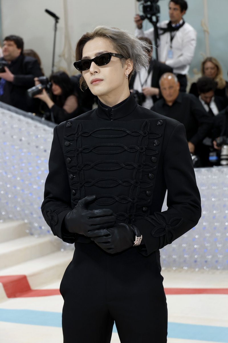 there's 100 ways we can say how much we love Jackson Wang 🖤 #metgala