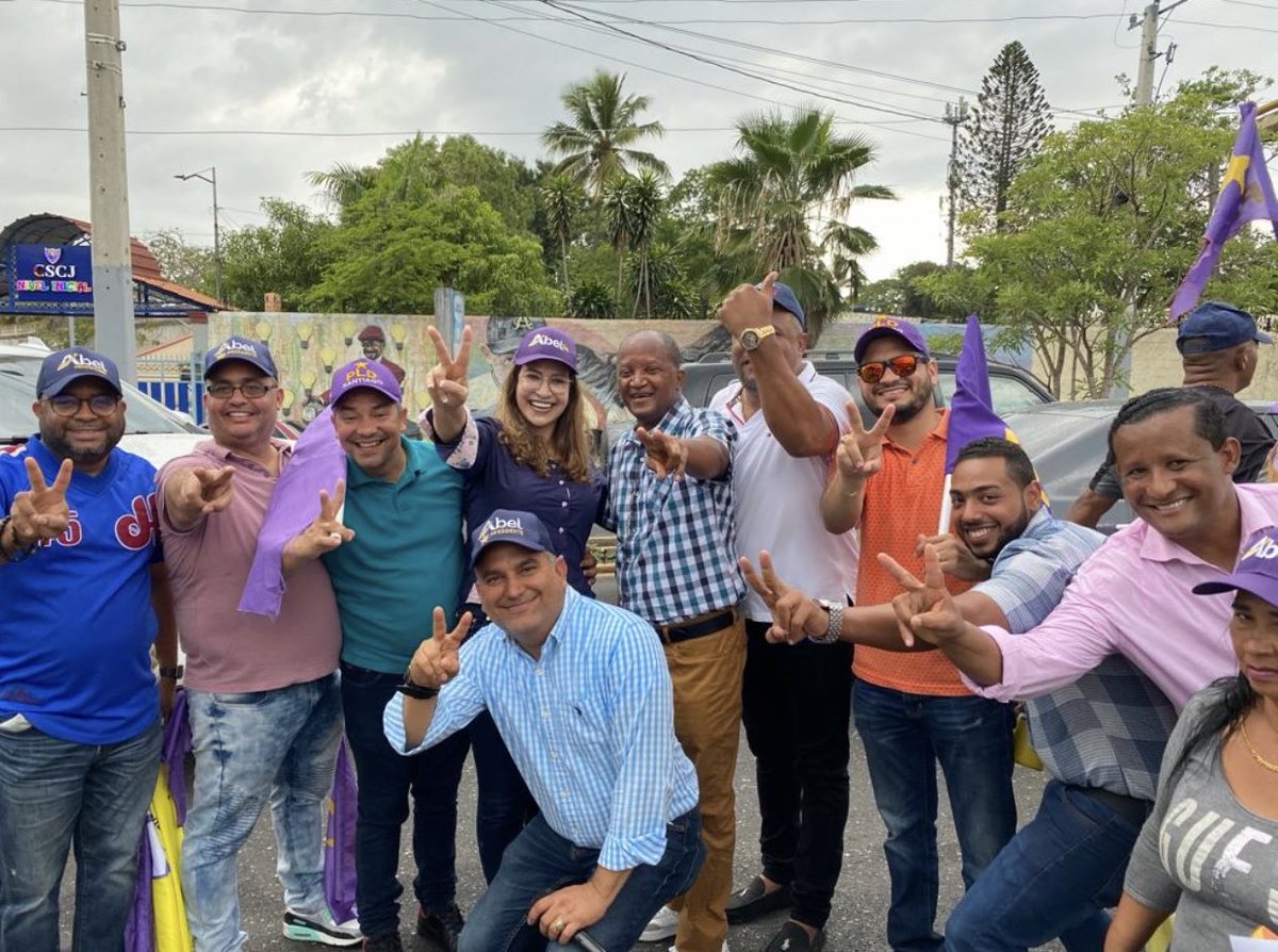 MirabalPm's tweet photo. El entusiasmo de los compañeros del ⁦@PLDenlinea⁩ Santiago en Toque de Banderas Ave Las Carreras. Es indicativo que ⁦@Abel24RD⁩ será presidente en agosto del 2024. A trabajar!!! https://t.co/POxQ7UCWZU