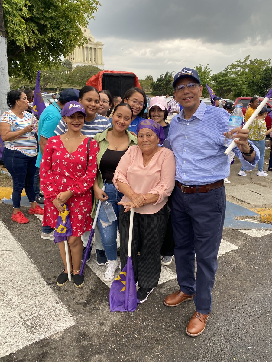 MirabalPm's tweet photo. El entusiasmo de los compañeros del ⁦@PLDenlinea⁩ Santiago en Toque de Banderas Ave Las Carreras. Es indicativo que ⁦@Abel24RD⁩ será presidente en agosto del 2024. A trabajar!!! https://t.co/POxQ7UCWZU