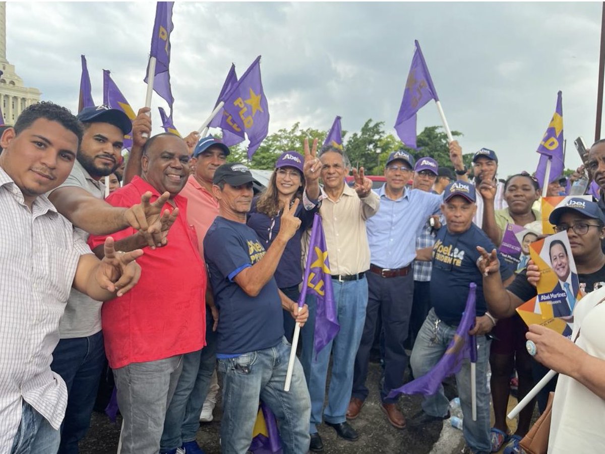 MirabalPm's tweet photo. El entusiasmo de los compañeros del ⁦@PLDenlinea⁩ Santiago en Toque de Banderas Ave Las Carreras. Es indicativo que ⁦@Abel24RD⁩ será presidente en agosto del 2024. A trabajar!!! https://t.co/POxQ7UCWZU