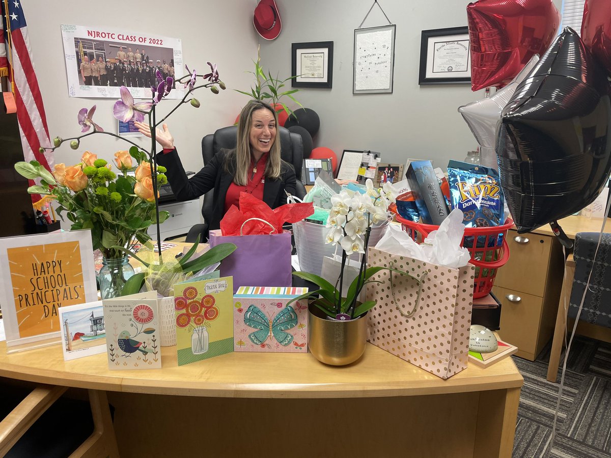 Happy to celebrate Principal Perkovic ! We appreciate your ❤️ & dedication to @CooperCityHigh today and every day! So much ❤️ from staff today! #SchoolPrincipalDay @Principal_CCHS @AP12CooperCHS @iliannapolatos @AmiraBritton