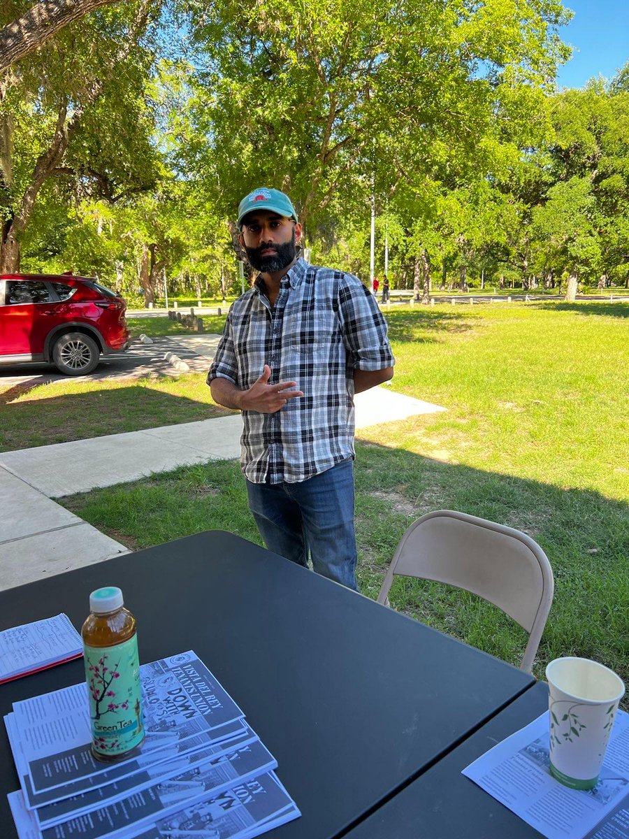TenantsUnionSA's tweet photo. Happy May Day! Some members tabled for events marking May Day over the weekend. Catch us Wednesday at Woodlawn Pointe at 702 Donaldson Ave for our first May General Assembly! Up with the workers, down with the bosses! Up with the tenants, down with landlords! #MayDay #TenantPower https://t.co/3iYGD8n4mQ