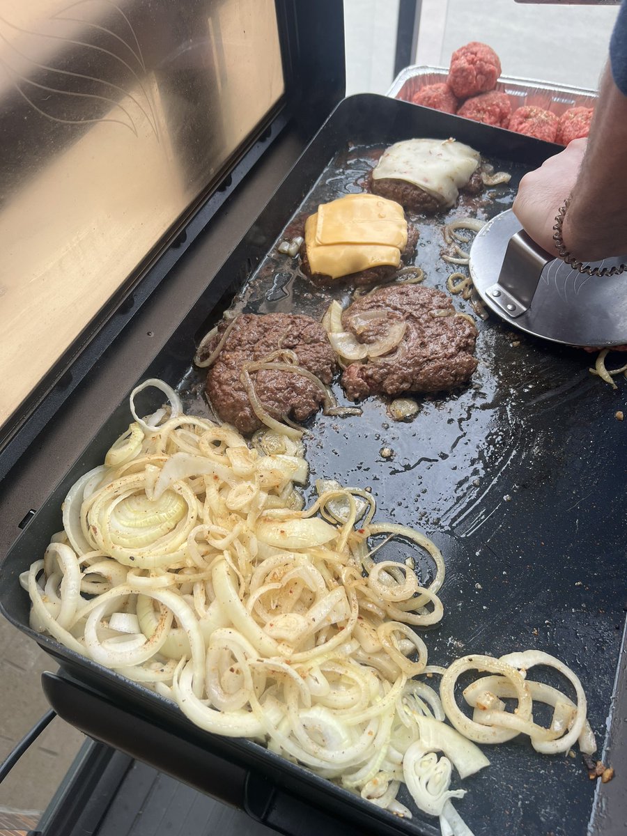 FBCoachBailey's tweet photo. Good day for some Smash Burgers with the crew! Love working with this group‼️
#TCORE #GGT⚔️ https://t.co/ml3Cv6zJFv