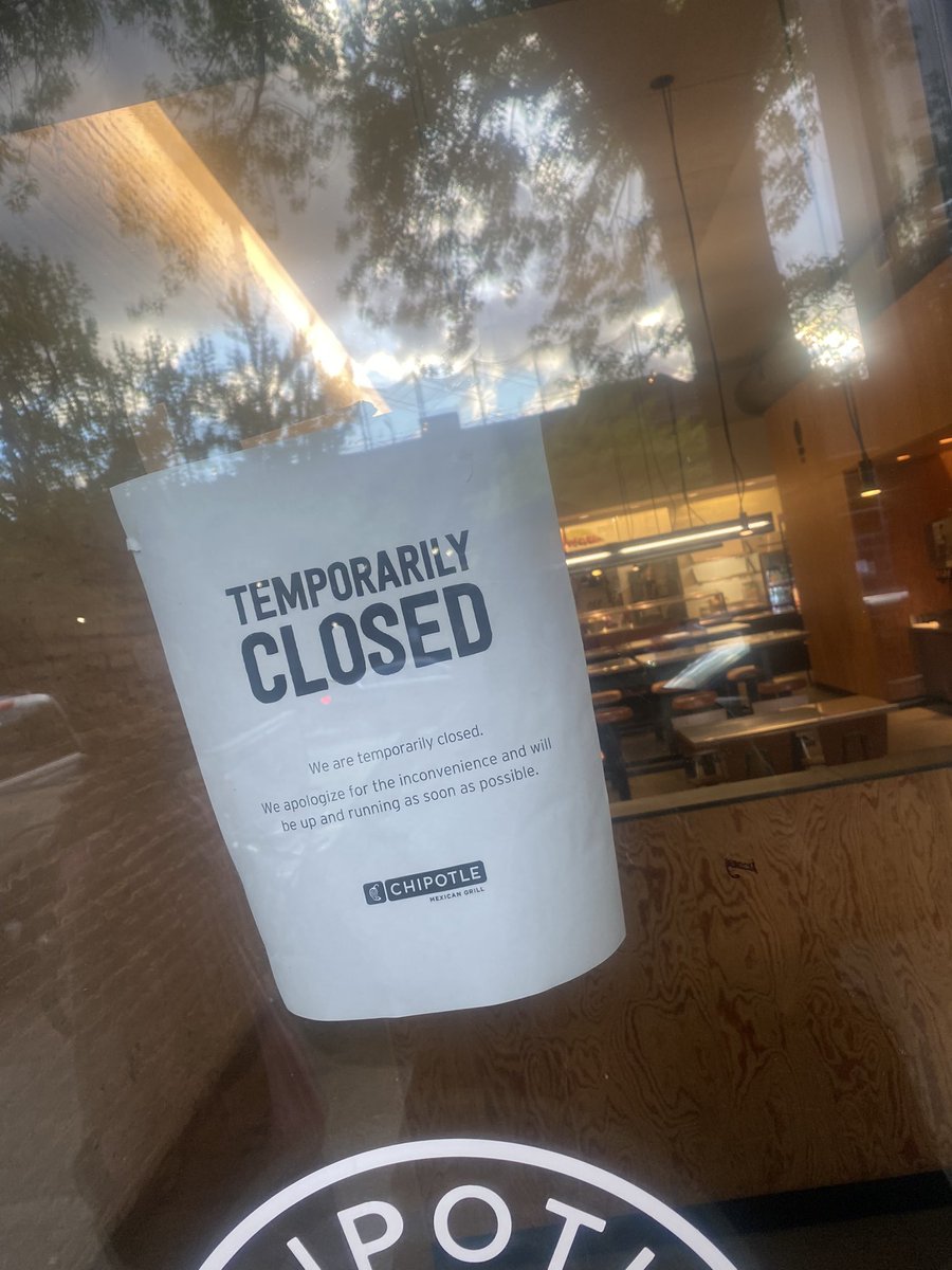 bkshotime's tweet photo. @ChipotleTweets 185 7th ave bk ny chipotle is always closing at random hours in the day. What’s a going on ????? https://t.co/c41QC9hlUA