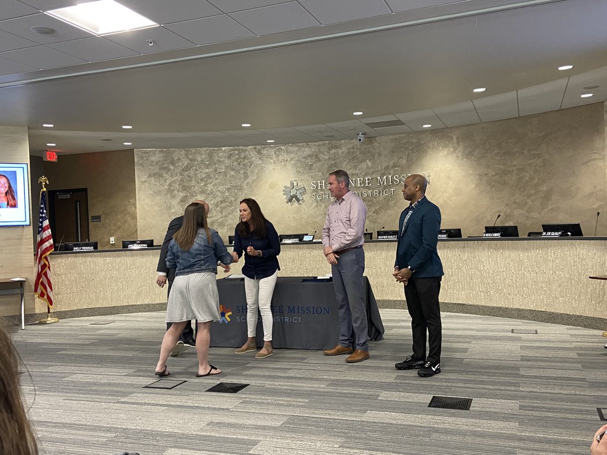 Rosehill512's tweet photo. Congrats to all of the Kansas Teacher of the Year nominees from @theSMSD and especially our amazing @nullfirstie Mrs. Null is an incredible educator! https://t.co/wJKNCfMtWu