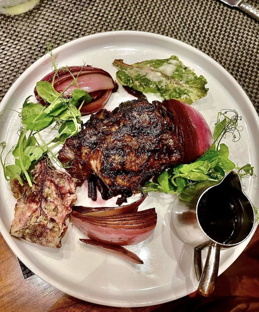 plateiaucla's tweet photo. ASPEN RIDGE NEW YORK STEAK - 10 ounces, butter raised greens, roasted balsamic red onions, fried beet tops, red wine beef jus

👨🏼‍🍳🍽️👌

📸 @GeorgeWangJr13

#dinnerideas #larestaurant #tasteofspring #steaklover #carne #delicious #eatlocal #delicious #ucla https://t.co/4YpTowPVuC
