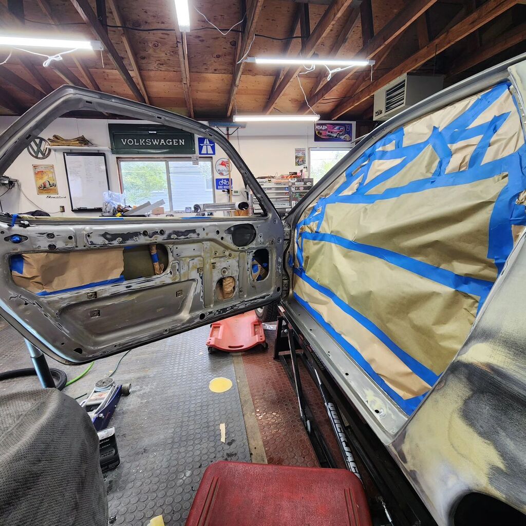 throttlegrotto's tweet photo. Gonna be a long afternoon and evening...epoxy sealer and maybe color going on the #92hate here in a while. Most likely will only get through epoxy today. 
Did I mention there's still clutch issues??? Argh. 
#porsche928 #porschesofinstagram #928 #porsche … https://t.co/amvI80nbC4 https://t.co/3LmYf2YUNY